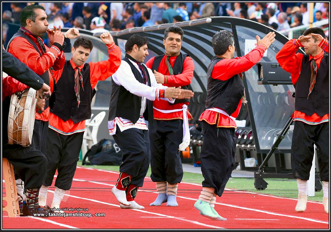 رقص و نمایش میان دو نیمه بازی ایران و چین 